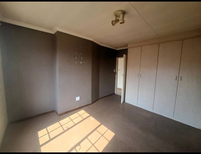 2 BEDROOM APARTMENT FOR SALE IN HEUWELOORD